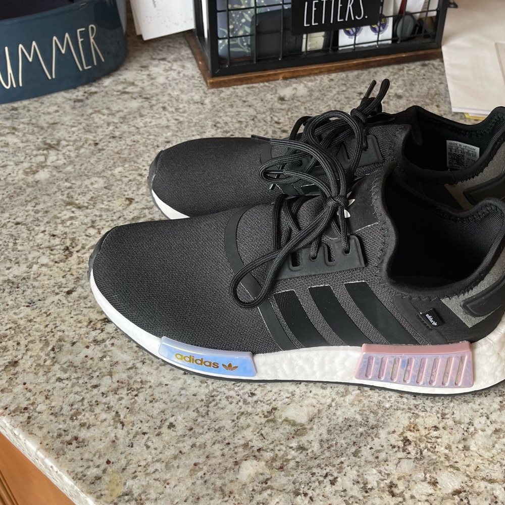 Adidas WOMENS SIZE 8 Shoes